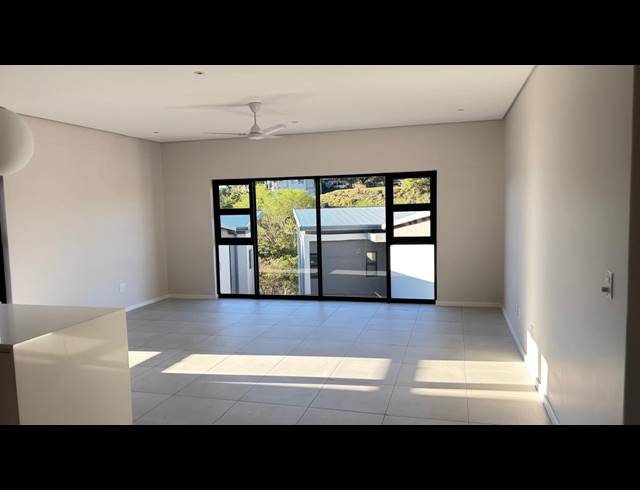 3 BEDROOM TOWNHOUSE FOR SALE IN PALM LAKES ESTATE